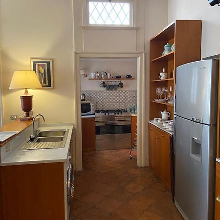 נאפולי Royal Apartment In San Domenico Maggiore מראה חיצוני תמונה