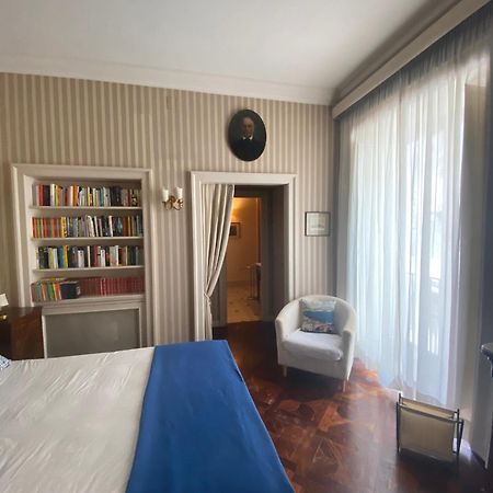 נאפולי Royal Apartment In San Domenico Maggiore מראה חיצוני תמונה