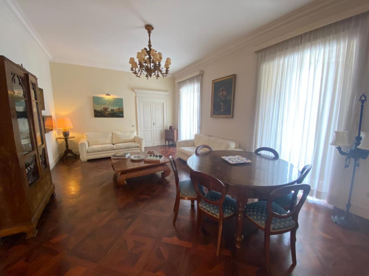 נאפולי Royal Apartment In San Domenico Maggiore מראה חיצוני תמונה