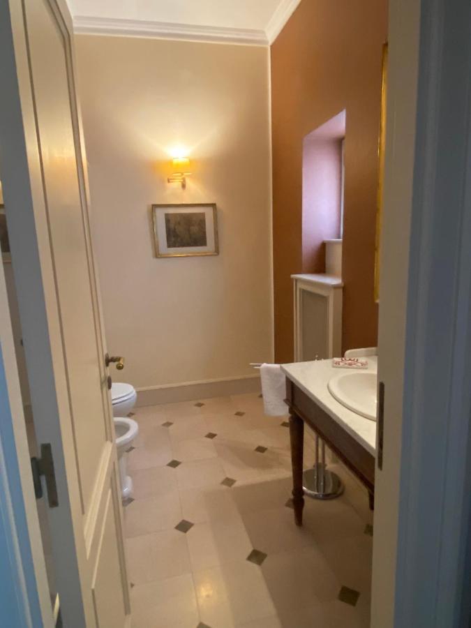 נאפולי Royal Apartment In San Domenico Maggiore מראה חיצוני תמונה