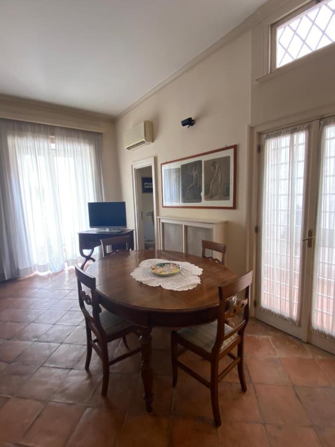נאפולי Royal Apartment In San Domenico Maggiore מראה חיצוני תמונה