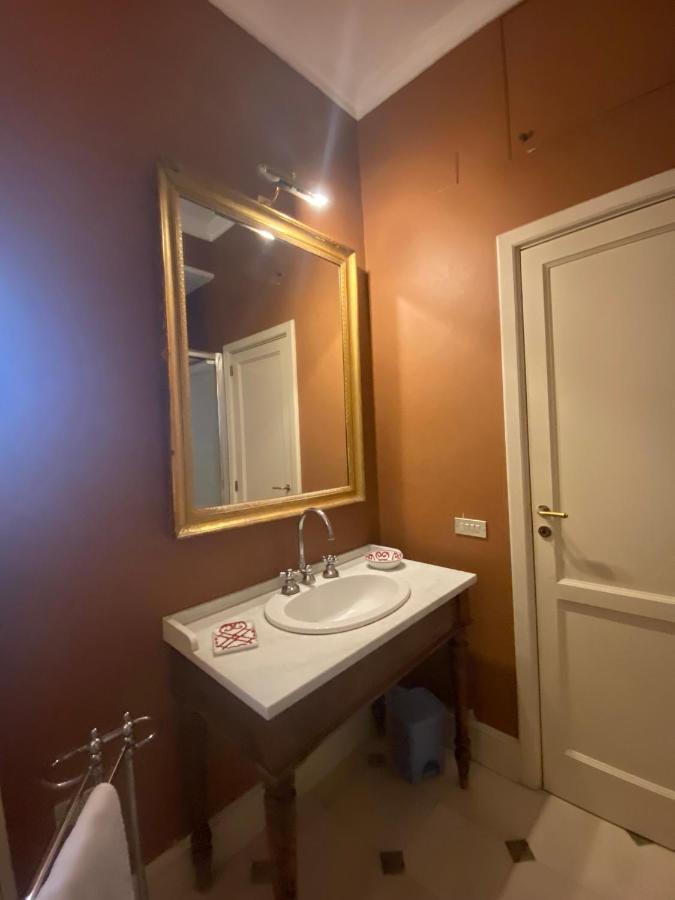 נאפולי Royal Apartment In San Domenico Maggiore מראה חיצוני תמונה